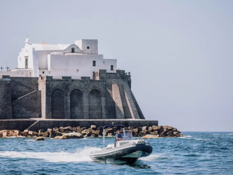 Pronájem lodi Sacs 750 v Forio na Samboatu