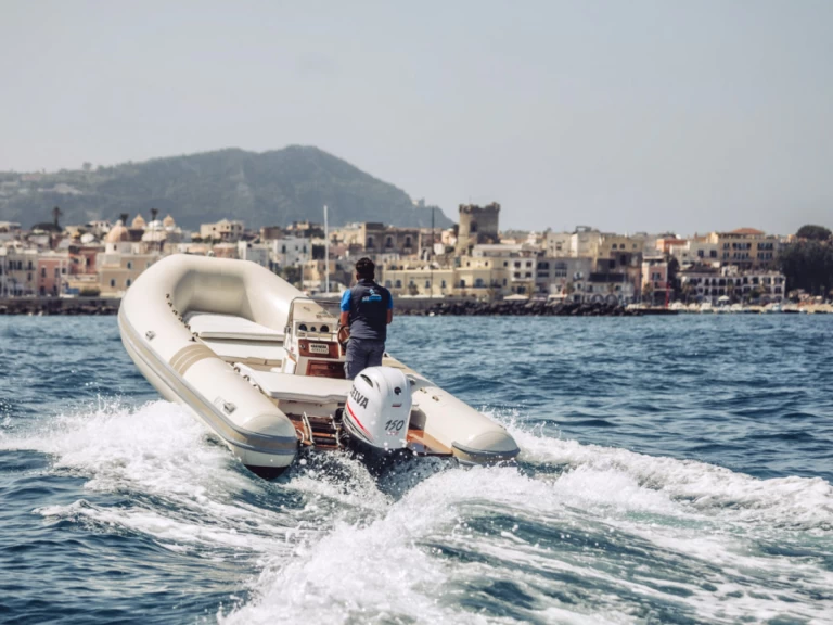 Alson 750 jednotlivci a charterové společnosti v Forio