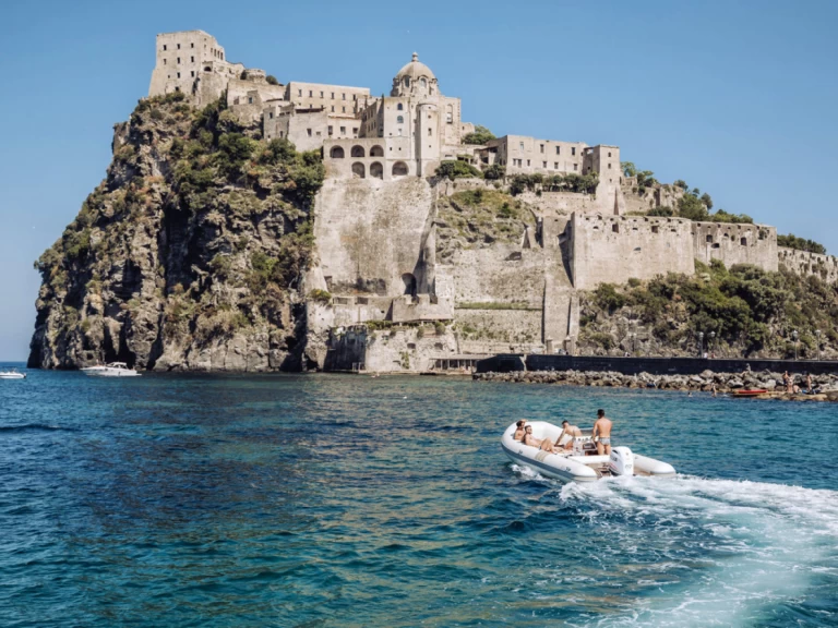 Pronajmout si Alson 750 v Forio