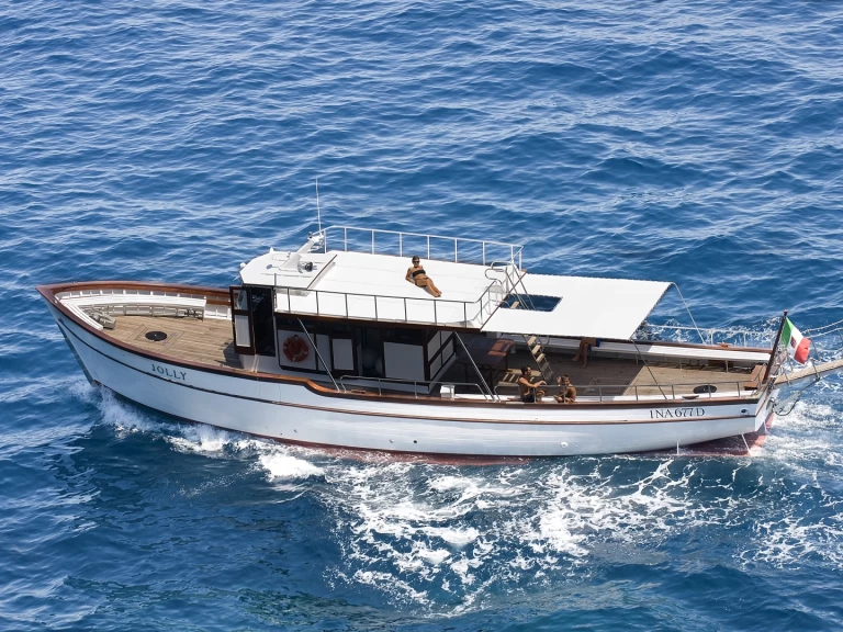 Pronájem lodi Ischia lákavé ceny Benetti MS 20