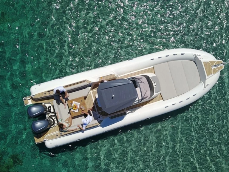 Polotuhá loď k pronájmu v Port de Saint-Cyprien Méditerranée za nejlepší cenu