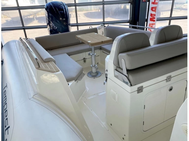 Pronájem Polotuhá loď Capelli s licencí