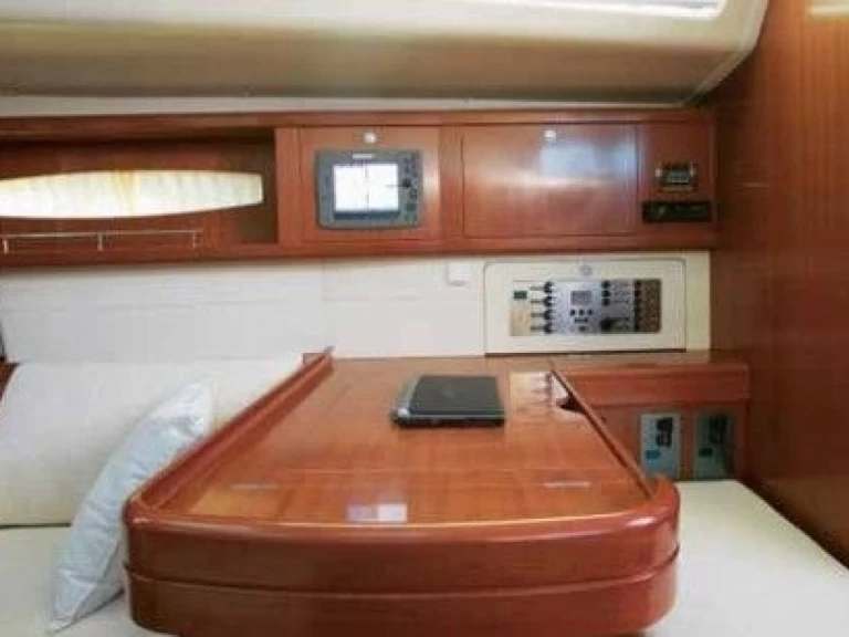 Pronájem lodi Port de Saint-Cyprien Méditerranée lákavé ceny Oceanis 46