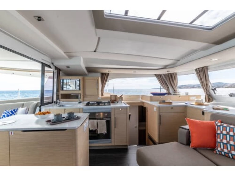 Fountaine Pajot FP 44-3 jednotlivci a charterové společnosti v Palma de Mallorca