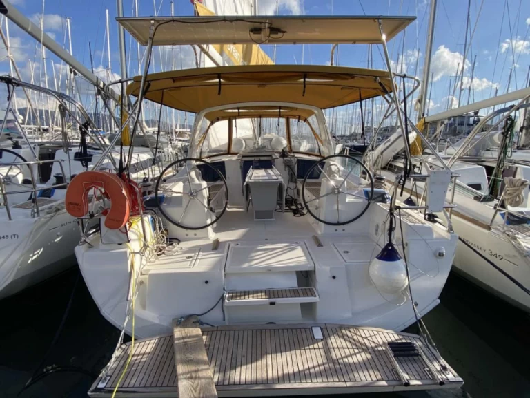 Pronajmout Plachetnice se skipperem či ne Bénéteau v Nea Peramos