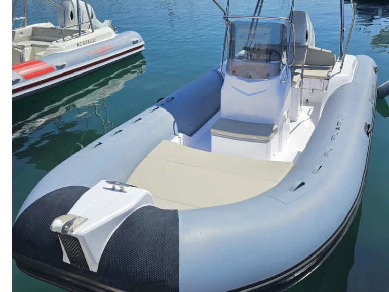 Pronajmout si Capelli Capelli 626 Luxe v Propriano