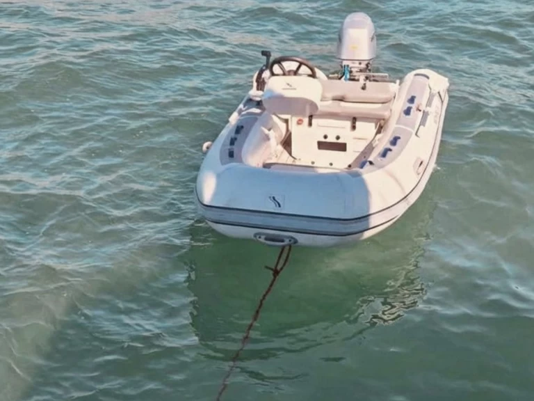 Pronájem Katamarán Bali s licencí