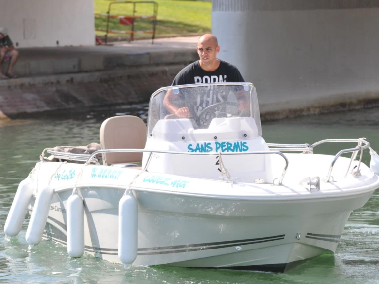 Pronajmout Motorová loď se skipperem či ne Jeanneau v Sète