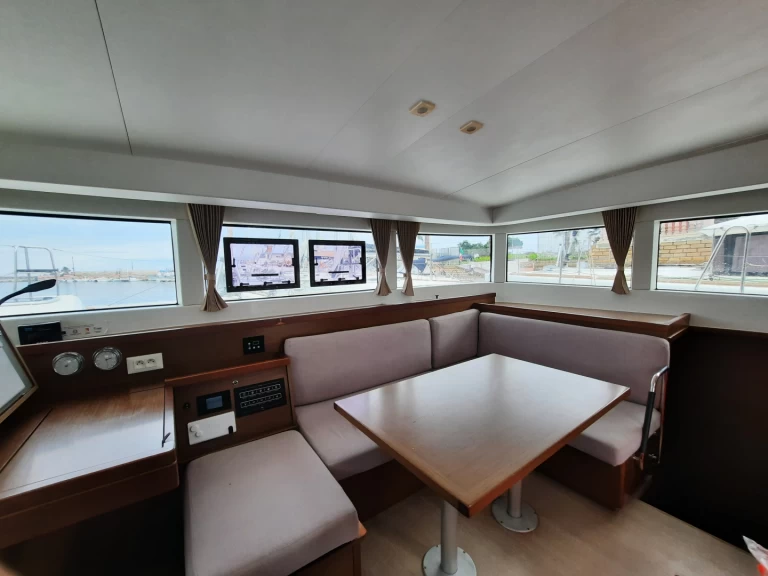 Pronajmout Katamarán se skipperem či ne Lagoon v Furnari