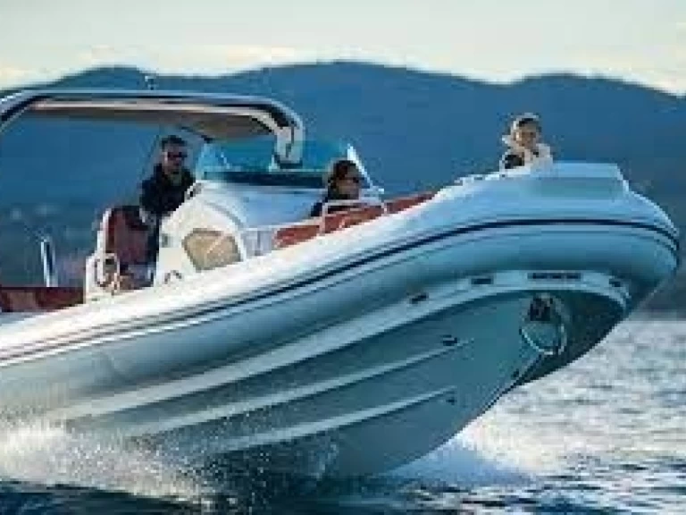 ZODIAC MILPRO MEDLINE 9 NEO jednotlivci a charterové společnosti v Hyeres