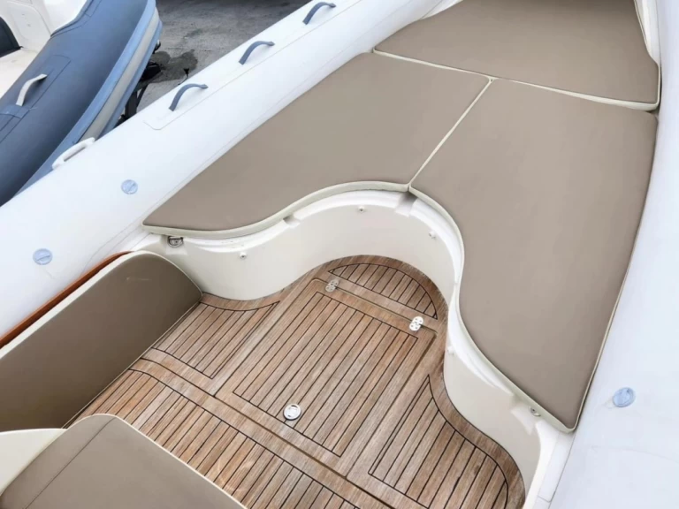 Pronajmout si Nuova Jolly NUOVA JOLLY 820 KING v Hyeres