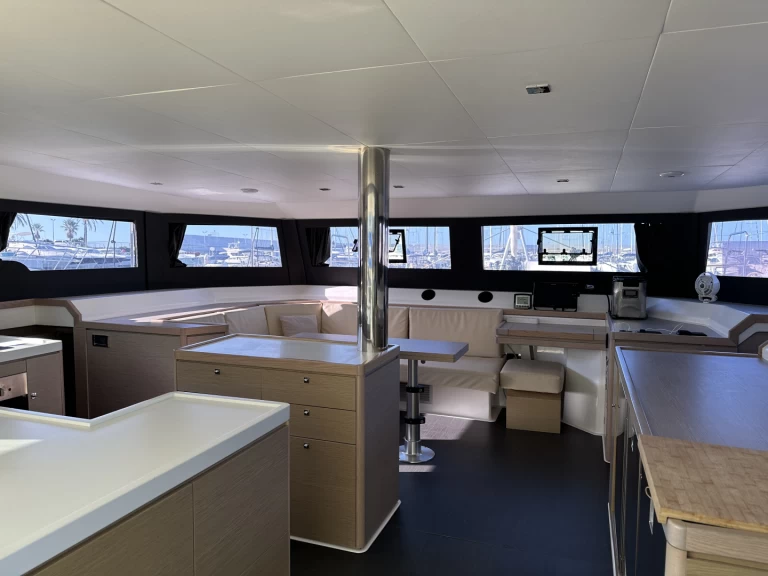 Pronajmout si Dufour Dufour 48 Cat[G] v Furnari