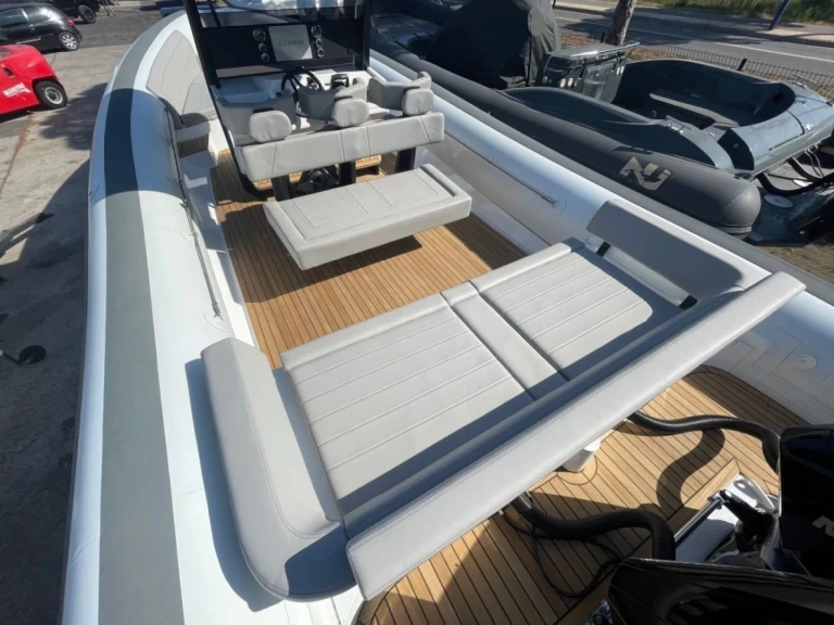 Pronajmout si Novamarine RH 1000 v Hyeres