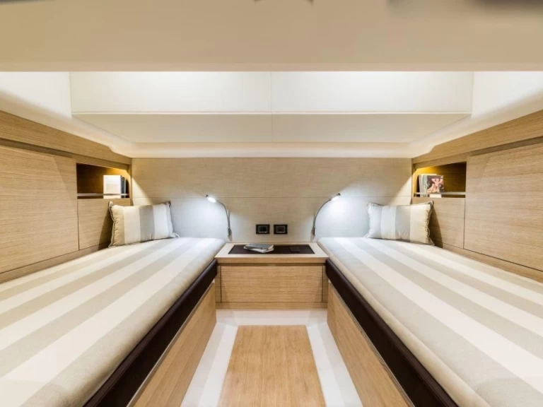 Motorová loď k pronájmu v Hyeres za nejlepší cenu