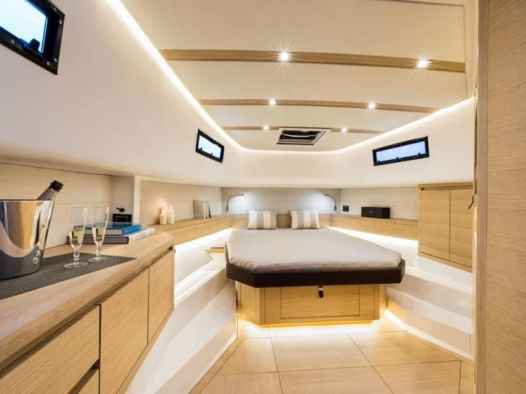 Cantiere Del Pardo PARDO jednotlivci a charterové společnosti v Hyeres