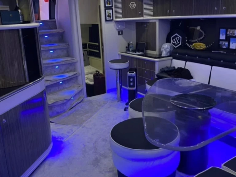 Sunseeker Predator 63 jednotlivci a charterové společnosti v Saint-Tropez