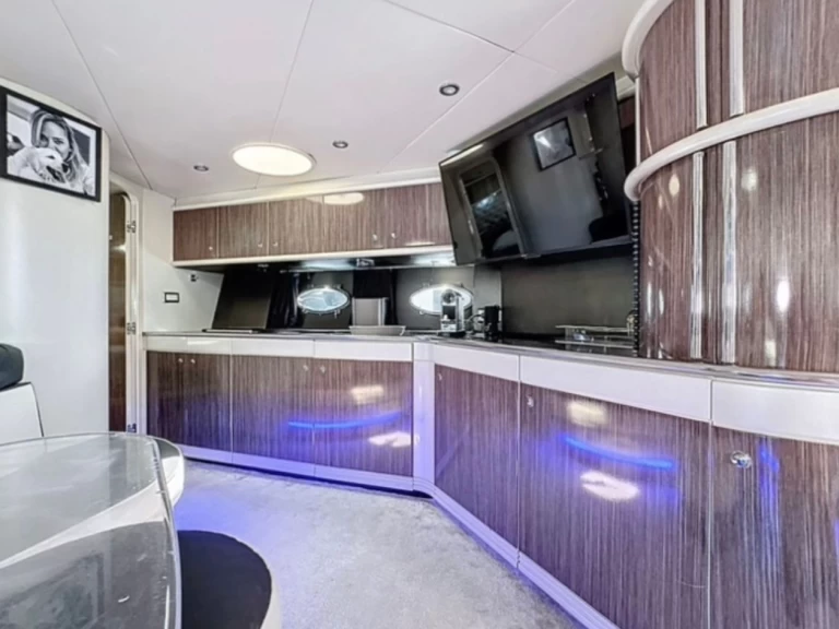 Pronajmout si Sunseeker Predator 63 v Saint-Tropez