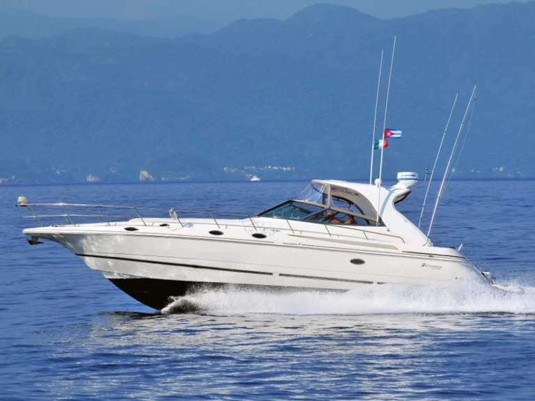 Pronajmout si Cruisers 44 v Cruz de Huanacaxtle