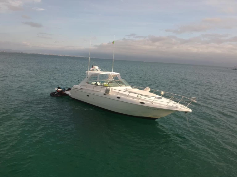 Pronájem lodi Cruisers 44 v Cruz de Huanacaxtle na Samboatu