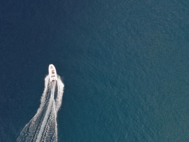 Pronájem Polotuhá loď Zodiac s licencí