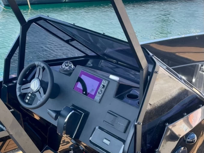 IRON Iron 767 jednotlivci a charterové společnosti v Propriano