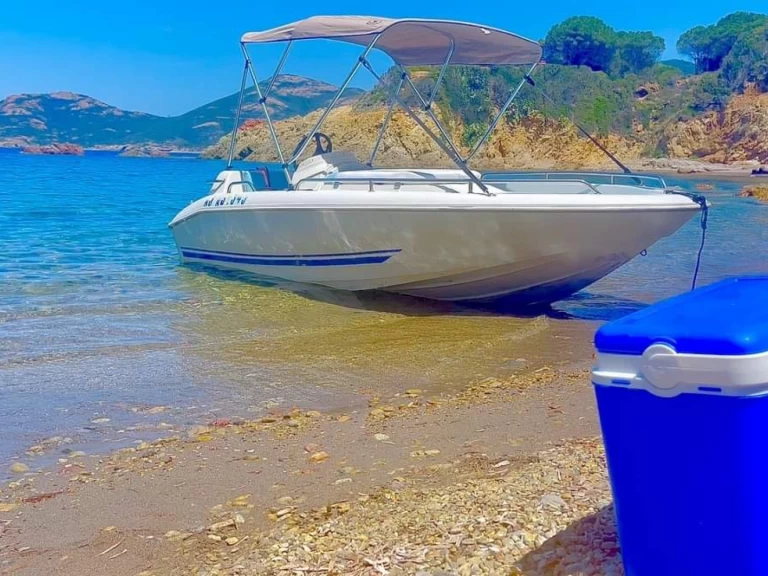 Pronájem lodi Galéria lákavé ceny Quicksilver 425 Commander