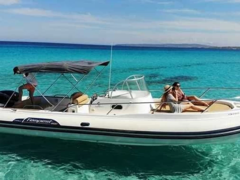 Pronajmout Polotuhá loď se skipperem či ne Capelli v Porto-Vecchio