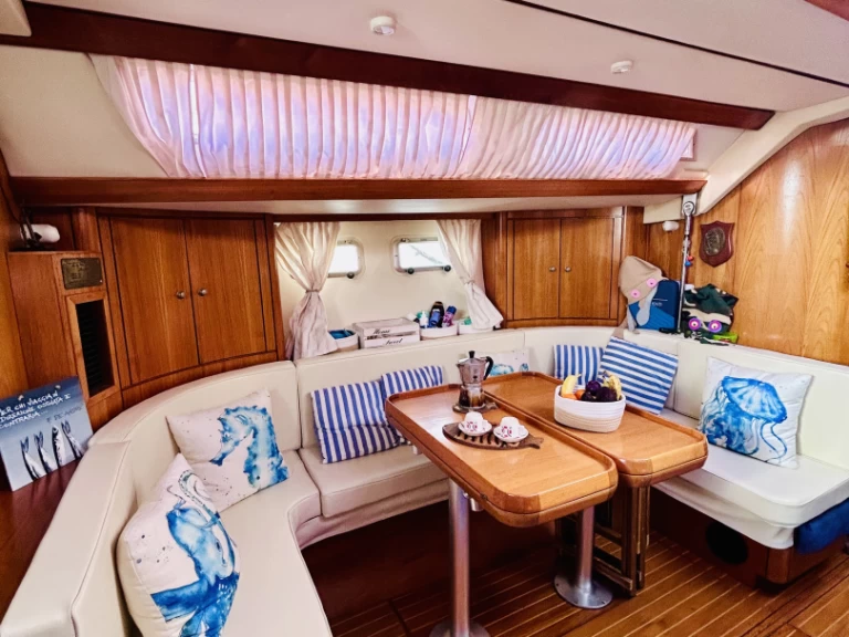 Pronajmout si Jeanneau Sun Odyssey 51 v Teulada