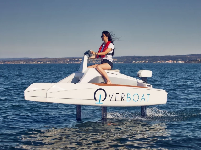 Pronajmout Vodní skútr se skipperem či ne overboat v Mandelieu-la-Napoule