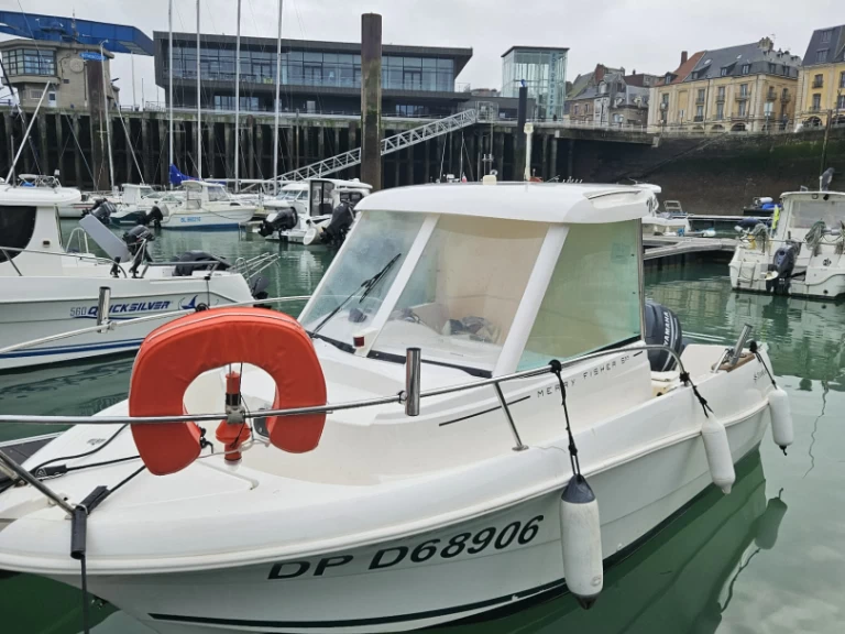Pronajmout si Jeanneau Merry Fisher 585 Marlin v Dieppe
