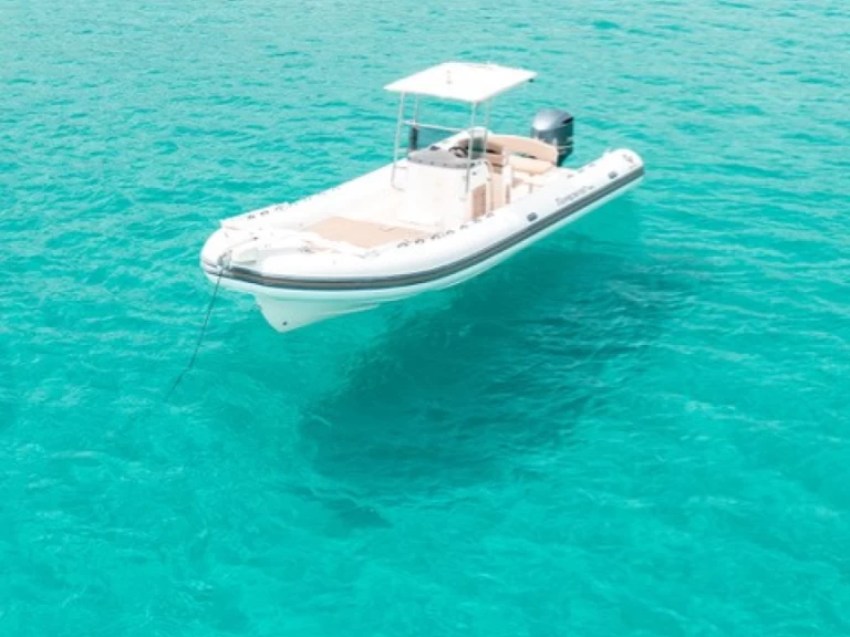 Motorová loď k pronájmu v Poltu Quatu za nejlepší cenu