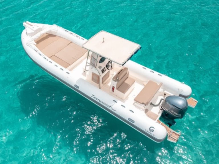 Pronájem lodi Poltu Quatu lákavé ceny Capelli 900 Sun 250 HP