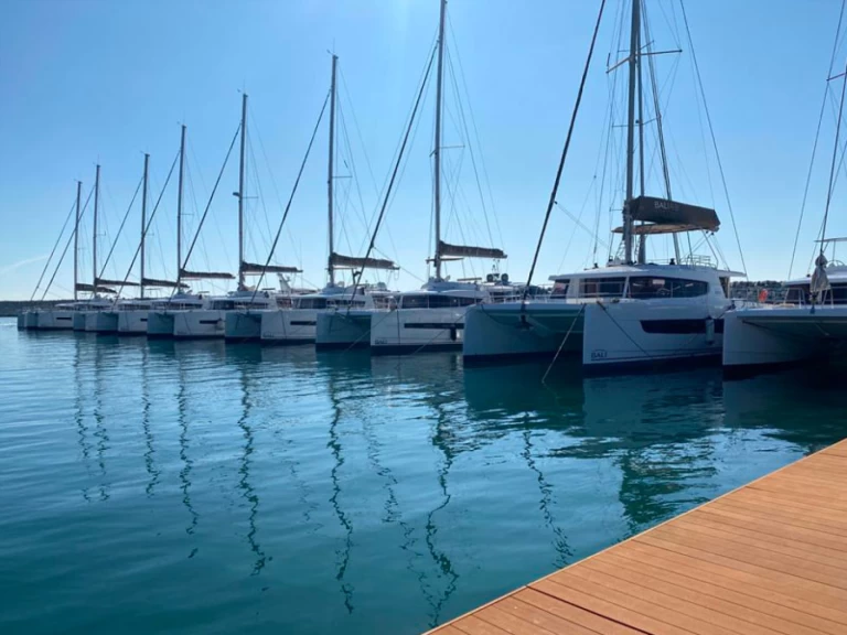 Katamarán k pronájmu v Cannigione za nejlepší cenu