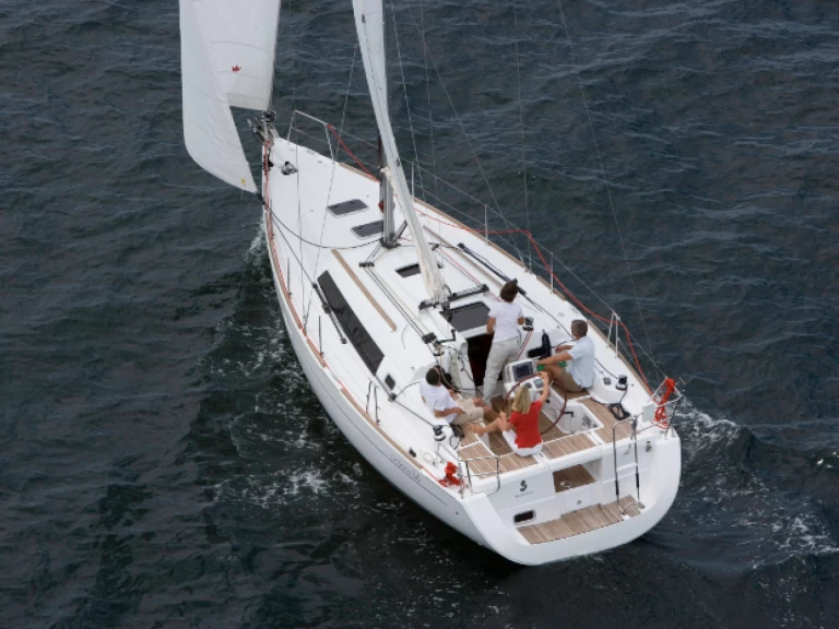 Pronajmout si Bénéteau Oceanis 34 v Punat