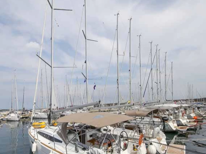 Pronájem lodi Jezera lákavé ceny Sun Odyssey 349