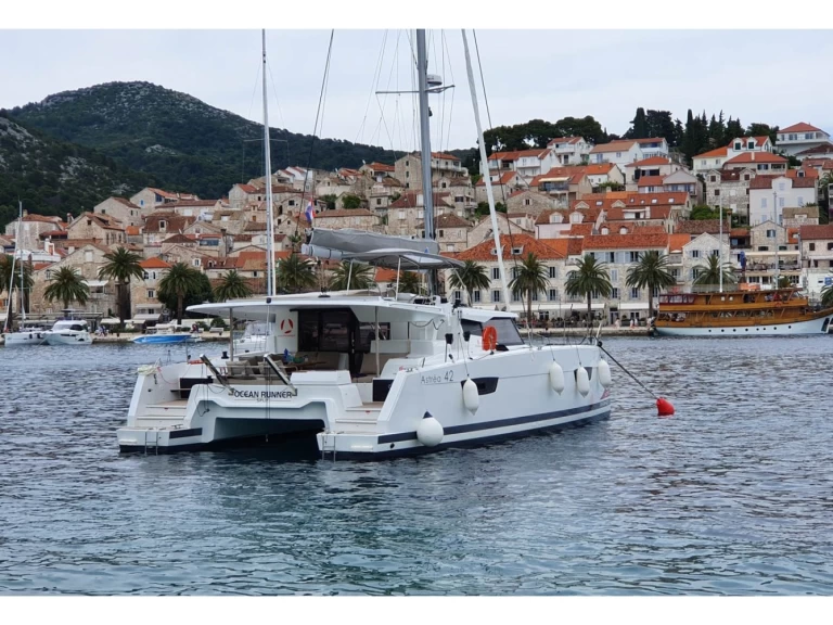 Pronájem Katamarán Fountaine Pajot s licencí