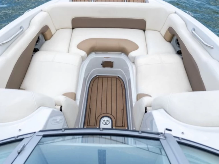 Pronájem lodi Crownline Eclipse E-4 v Miami Beach na Samboatu