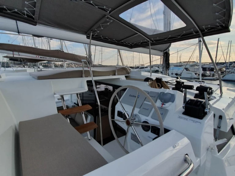 Katamarán k pronájmu v Pomer za nejlepší cenu