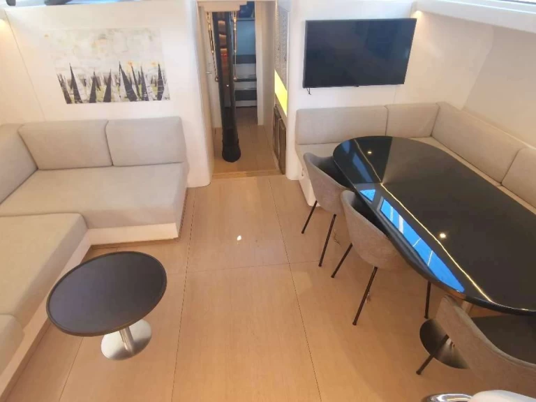 Pronájem lodi Neapol lákavé ceny YKNOT