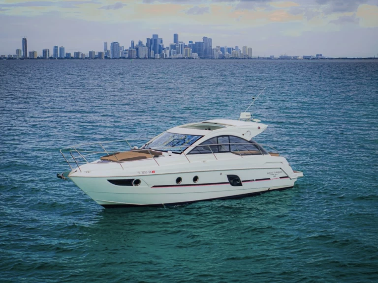 Pronájem Jachta v Rickenbacker Marina -Bénéteau Gran Turismo 38