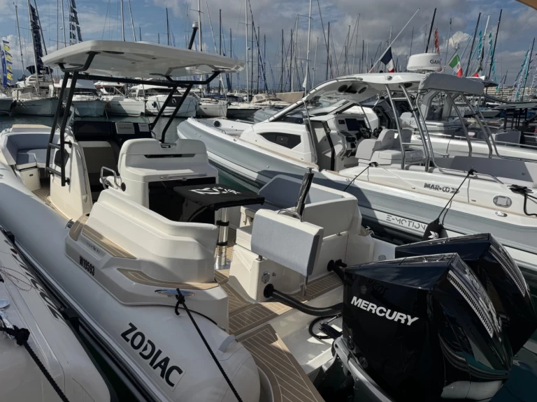 Pronájem Polotuhá loď Zodiac s licencí