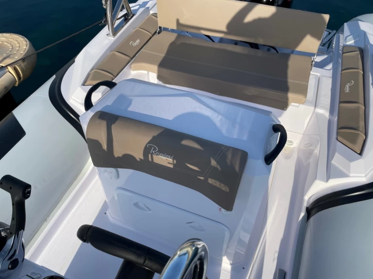 Pronájem lodi Cavalaire-sur-Mer lákavé ceny Cayman 21 S