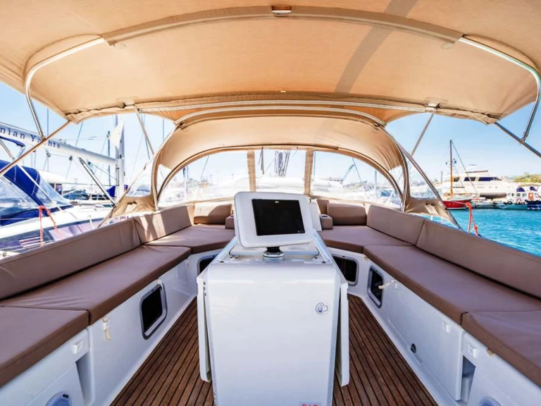 Pronajmout Plachetnice se skipperem či ne Jeanneau v Nea Peramos