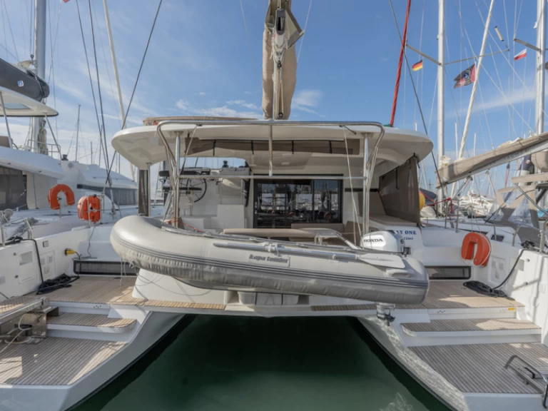 Pronajmout Katamarán se skipperem či ne Lagoon v Piso Livadi