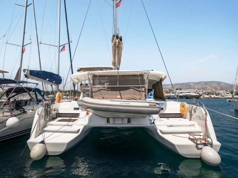 Pronájem lodi Nea Peramos lákavé ceny Lagoon 42