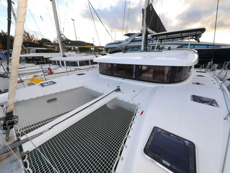 Pronajmout Katamarán se skipperem či ne Lagoon v Primošten 