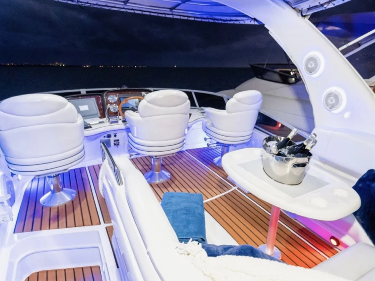 Pronájem lodi Sea Ray Sea Ray 480 Sundancer v Miami Beach na Samboatu