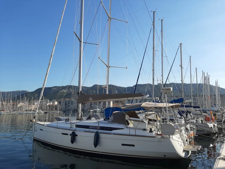 Jeanneau Sun Odyssey 439 jednotlivci a charterové společnosti v Toulon