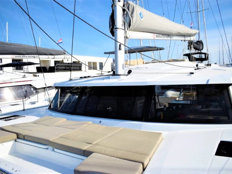 Fountaine Pajot Astrea 42 jednotlivci a charterové společnosti v Pomer