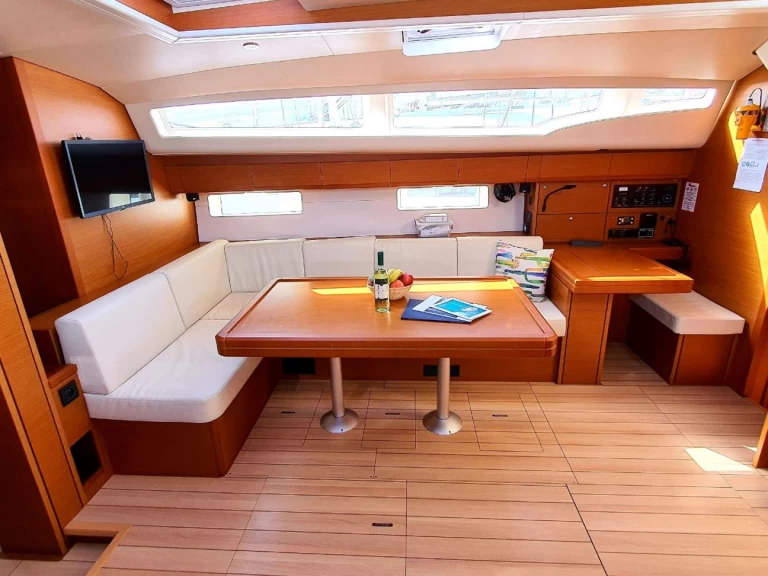 Pronájem lodi Rhodos lákavé ceny Jeanneau 54